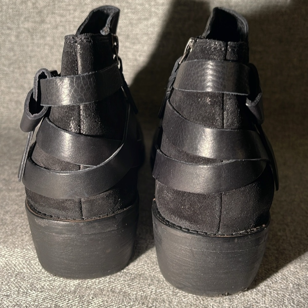 SoftWalk Raleigh Booties. - Picture 4 of 9